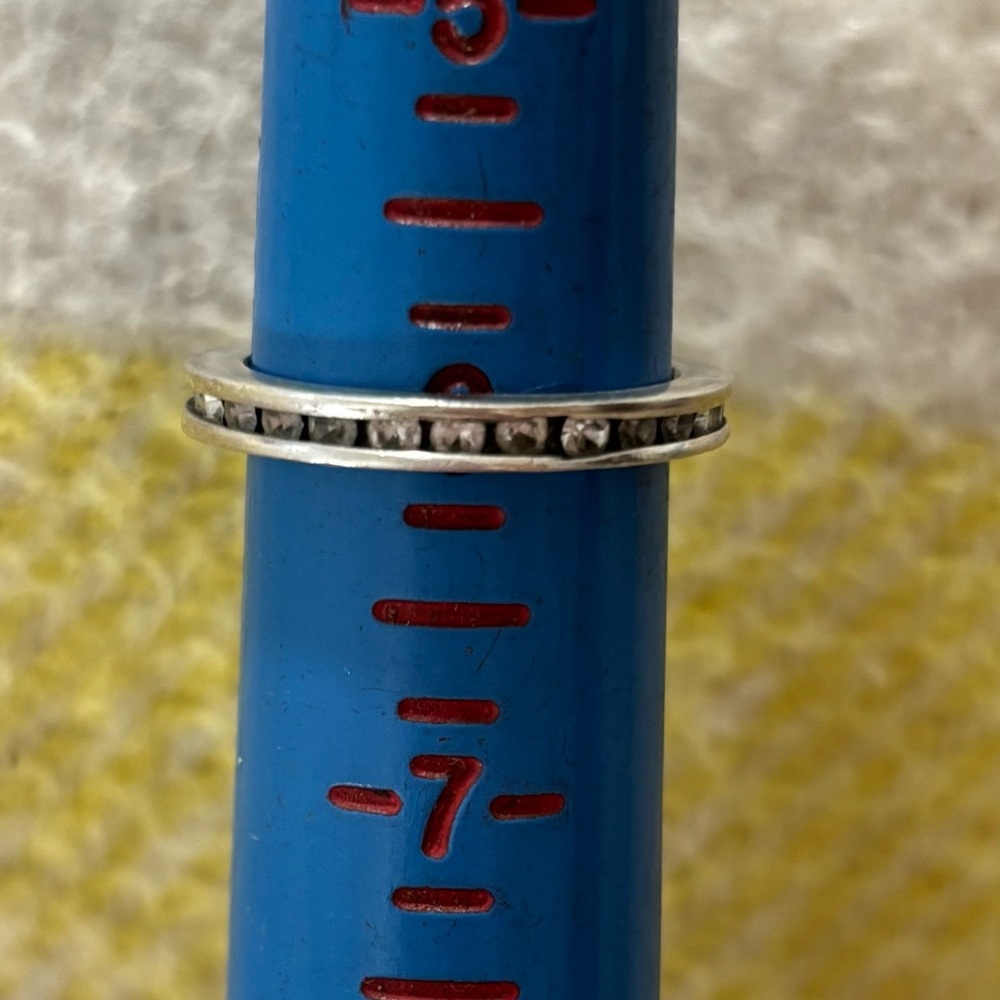 Vintage Silpada Silver band Ring with inset cubic zirconia all around, 925, EUC